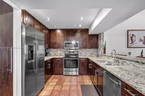 Kitchen - 3339 Oak Dr, Hollywood, FL 33021 photo 1 of 2