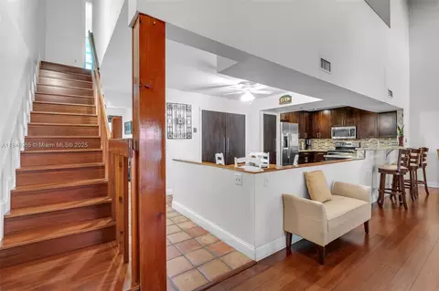 Entry Way - 3339 Oak Dr, Hollywood, FL 33021 photo 2 of 3