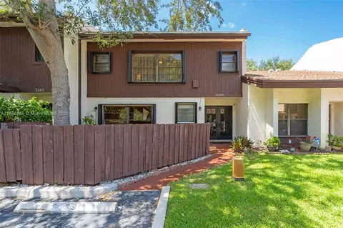 3339 Oak Dr, Hollywood, FL 33021