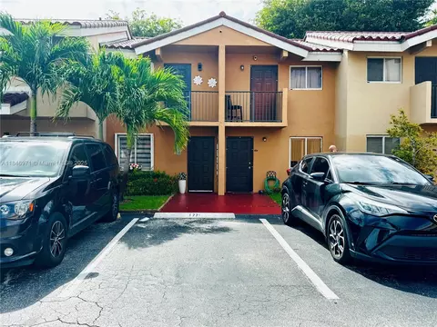 541 NW 82nd Ct #371, Miami, FL 33126