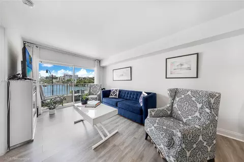2600 Collins Ave #307, Miami Beach, FL 33140