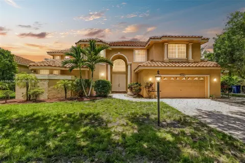 10781 Santa Fe Dr, Hollywood, FL 33026