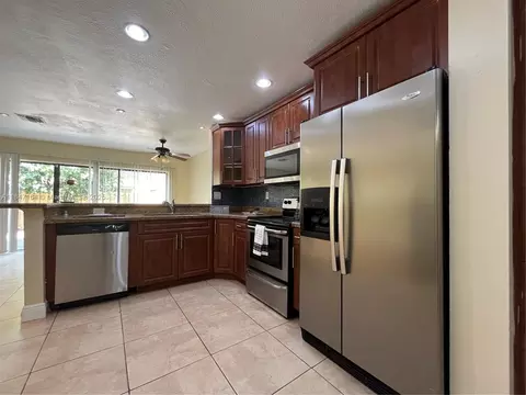 8016 NW 29th St, Sunrise, FL 33322