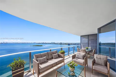 700 NE 24th St #2101, Miami, FL 33137