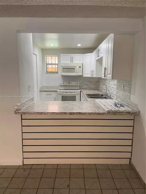 1810 W 56th St #3127, Hialeah, FL 33012
