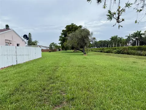 13821 SW 42nd Ter, Miami, FL 33175