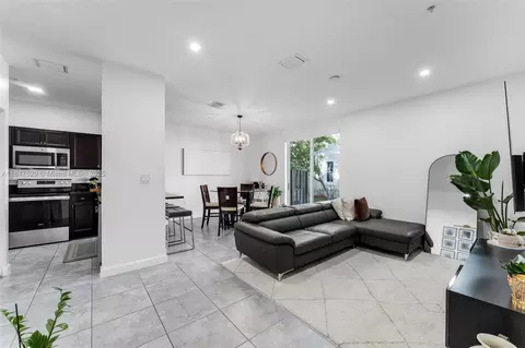 134 SE 28th Ter #10, Homestead, FL 33033