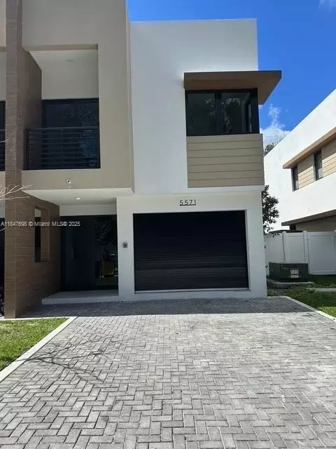 5571 W Oak Way, Davie, FL 33314