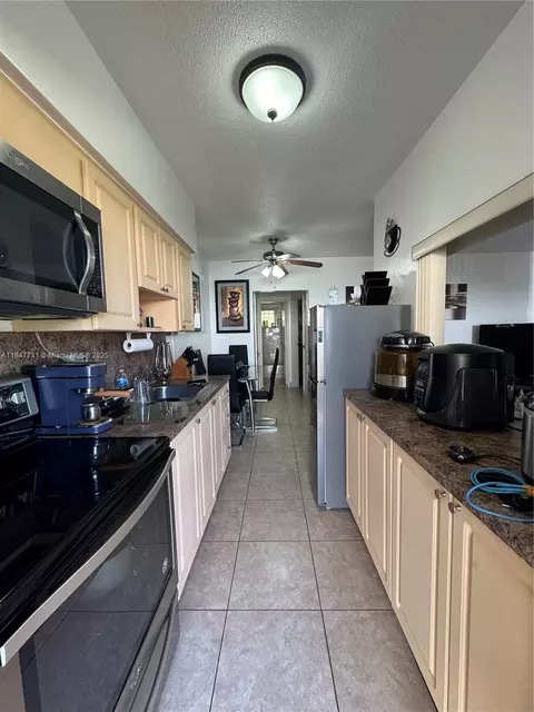 71 NW 76th St #5, Miami, FL 33150