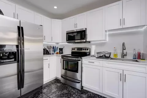 2784 NW 9th St, Fort Lauderdale, FL 33311