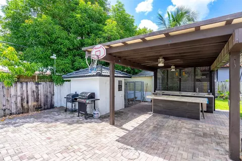 Exterior - 6975 W 10th Ct, Hialeah, FL 33014 photo 2 of 5