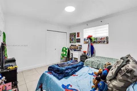 Bedroom - 6975 W 10th Ct, Hialeah, FL 33014 photo 1 of 5