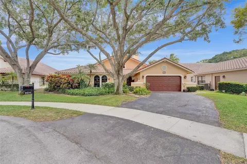 9682 Ridgecrest Ct, Davie, FL 33328