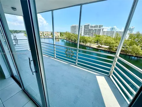 400 Diplomat Pkwy #714, Hallandale Beach, FL 33009