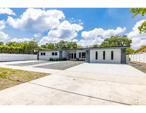 19810 NE 22nd Ave, Miami, FL 33180