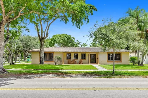 6851 S Miami Lakeway, Miami Lakes, FL 33014
