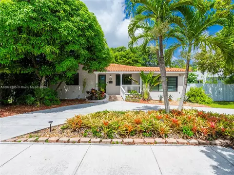 32 Hammond Dr, Miami Springs, FL 33166