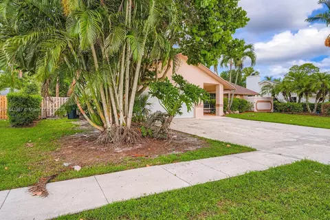 836 Blueberry Dr, Wellington, FL 33414