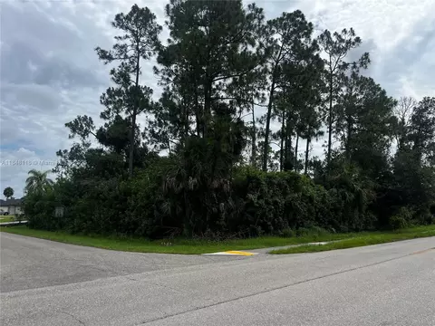 701 E 6th St, Lehigh Acres, FL 33972