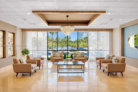 3701 N Country Club Dr #204, Aventura, FL 33180