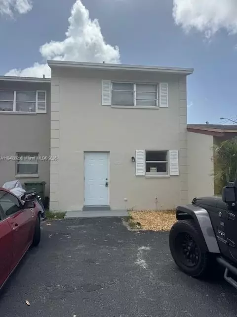 952 NW 24th Ave, Fort Lauderdale, FL 33311