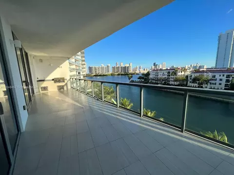 3250 NE 188 St #403, Aventura, FL 33180