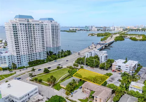 7880 NE Bayshore Ct, Miami, FL 33138