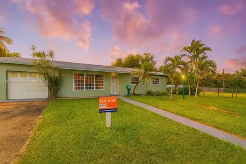10191 SW 203rd Ter, Cutler Bay, FL 33189