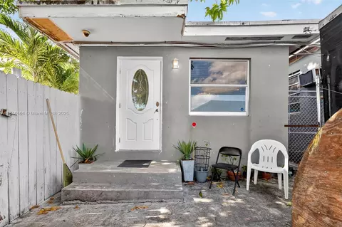 Exterior - 3581 W 2nd Ave, Hialeah, FL 33012 photo 2 of 3