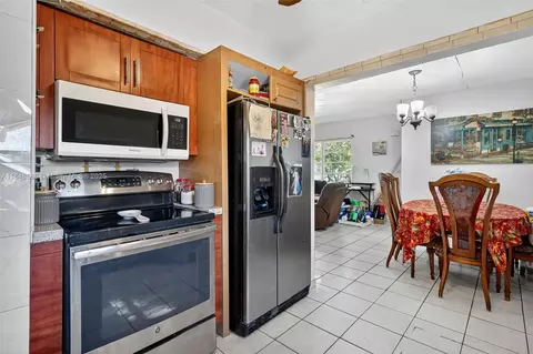 Kitchen - 3581 W 2nd Ave, Hialeah, FL 33012 photo 2 of 2