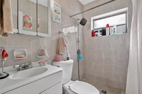 Bath - 3581 W 2nd Ave, Hialeah, FL 33012 photo 1 of 5