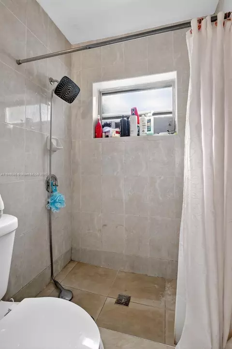 Bath - 3581 W 2nd Ave, Hialeah, FL 33012 photo 3 of 5