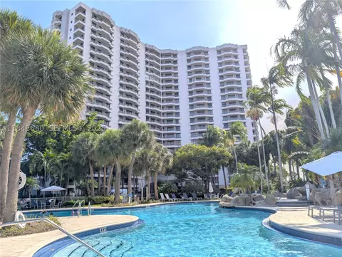 3300 NE 191 St #1207, Aventura, FL 33180