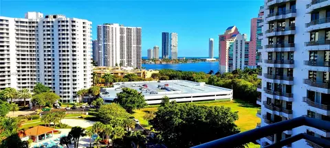 3300 NE 191 St #1207, Aventura, FL 33180