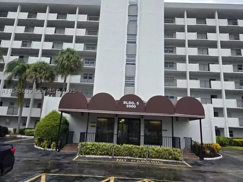 5900 NW 44th St #701, Lauderhill, FL 33319