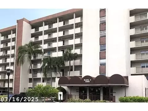 5900 NW 44th St #701, Lauderhill, FL 33319