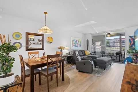 9181 Sunrise Lakes Blvd #108, Sunrise, FL 33322