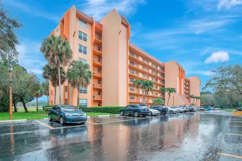3001 W Rolling Hills Cir #601, Davie, FL 33328