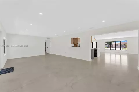 Living - 7993 W 18th Ln, Hialeah, FL 33014 photo 9 of 10