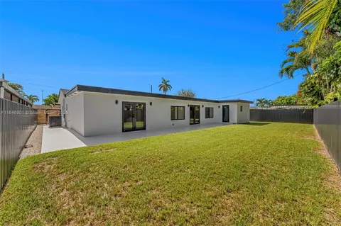 Exterior - 7993 W 18th Ln, Hialeah, FL 33014 photo 3 of 4