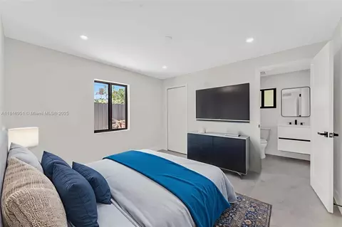 Bedroom - 7993 W 18th Ln, Hialeah, FL 33014 photo 3 of 10