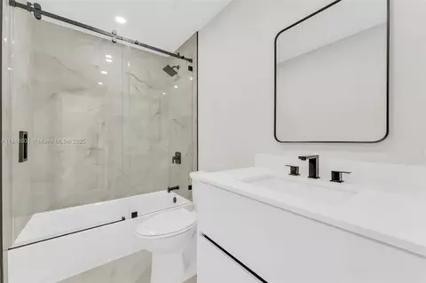 Bath - 7993 W 18th Ln, Hialeah, FL 33014 photo 3 of 3