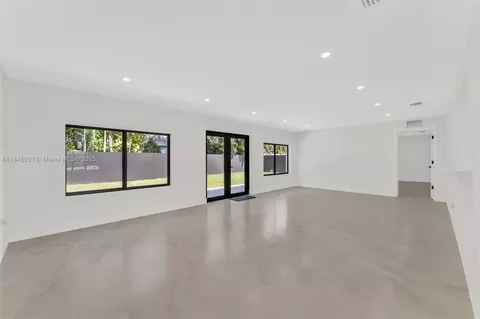 Living - 7993 W 18th Ln, Hialeah, FL 33014 photo 6 of 10