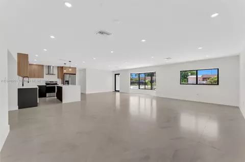 Living - 7993 W 18th Ln, Hialeah, FL 33014 photo 4 of 10