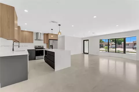 Living - 7993 W 18th Ln, Hialeah, FL 33014 photo 5 of 10