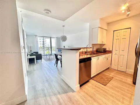 1155 Brickell Bay Dr #906, Miami, FL 33131