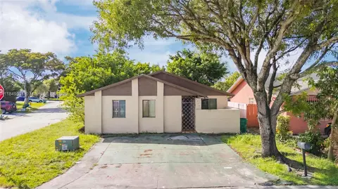 5114 NW 194th Ln, Miami Gardens, FL 33055