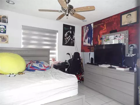 Bedroom - 1695 W 6th Ave, Hialeah, FL 33010 photo 4 of 5
