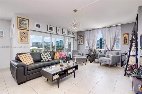 4330 Hillcrest Dr #519, Hollywood, FL 33021