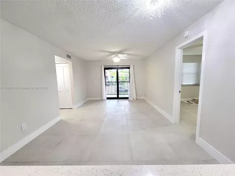 9728 Hammocks Blvd #201-27, Miami, FL 33196